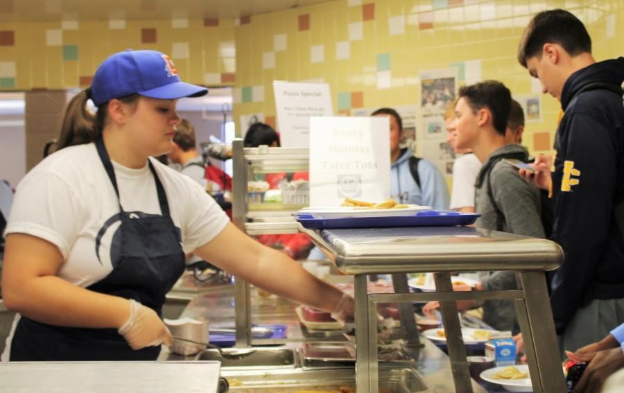 Lunchtime and long lines: my day as a cafeteria worker – The Knight Crier