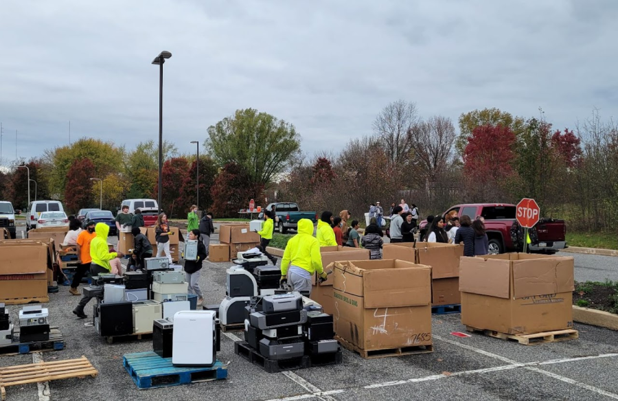 Students helping sort electronics into boxes at the Electronics Recycling Day held in 2022 at NPHS. 