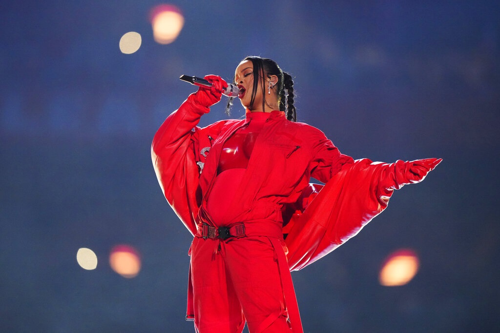 Super Bowl 2023: Disappointing Photos of Rihanna's Halftime Show