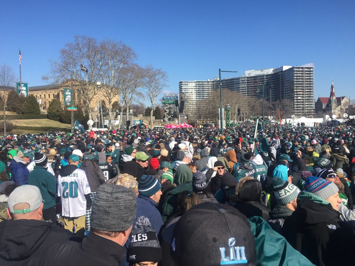 Eagles fans awaiting the arrival of the 2018 Superbowl Champions