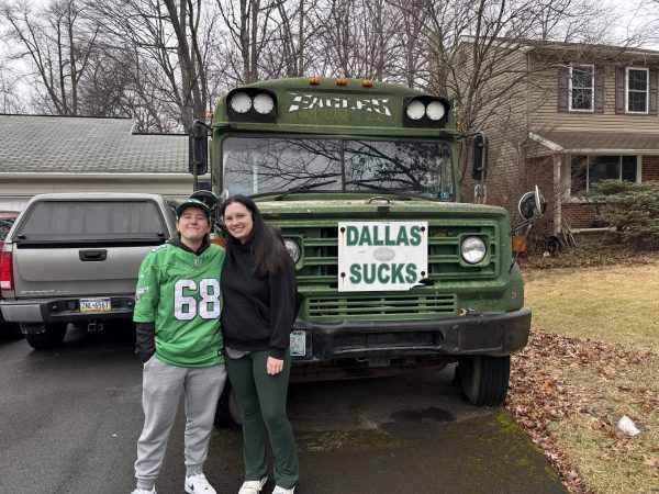 Eagles tailgate bus brings team spirit to the streets